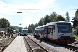 Alt und Neu am Bahnhof Schlettau
