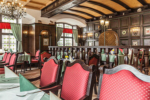 Blick in den Gastraum im Restaurant "Zum Neinerlaa"