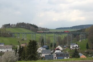 Diesellok 112 708 auf dem Markersbacher Viadukt